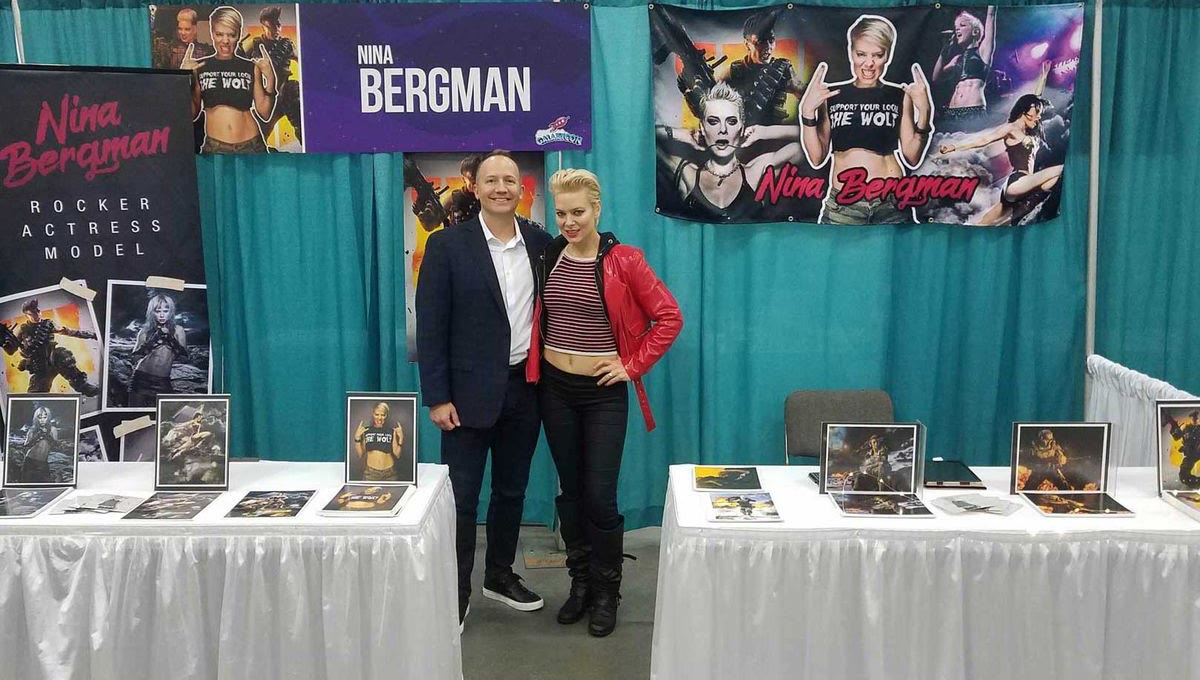 Ronin and Nina Bergman at her convention booth